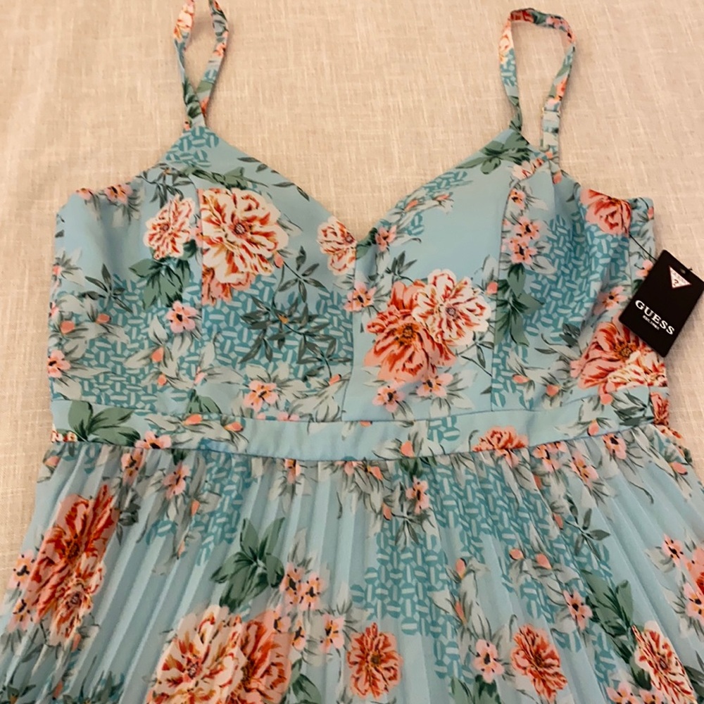 Beautiful floral Guess dress. Never worn